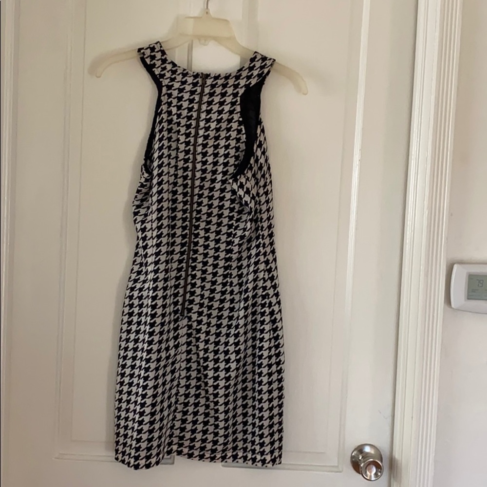 Too small - Picture 2 of 2